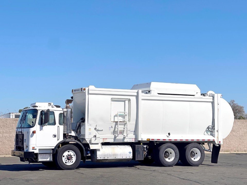 2015 Autocar Xpeditor McNeilus CNG 35 Yard ASL Garbage Truck