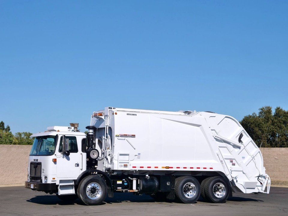 2014 Autocar New Way 25 Yard CNG Rear Load Garbage Truck
