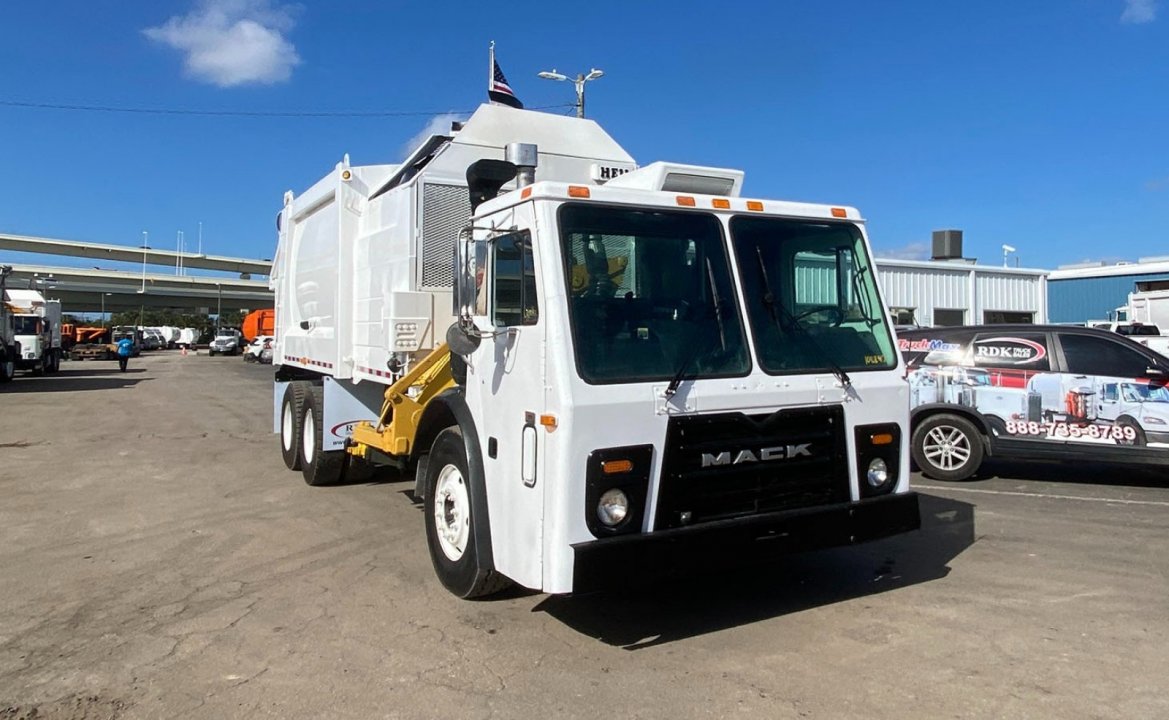 2014 Mack LEU613 - 28 yard Heil Side loader Garbage Truck