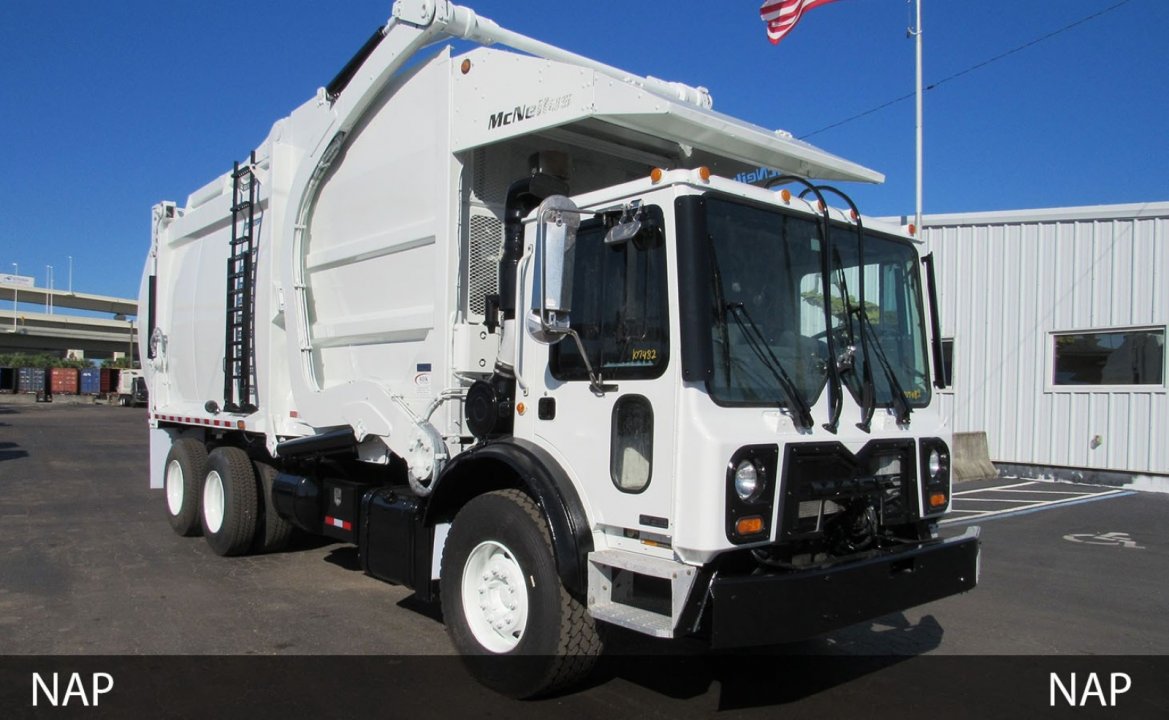 2013 Mack MRU - 40 yd McNeilus Front Loader Garbage Truck