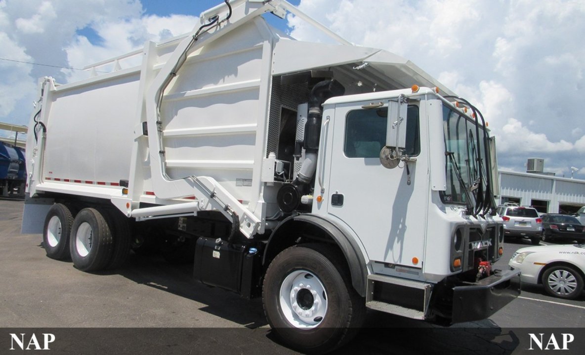 2014 Mack LEU613 - 40 yard EZ-Pack Front Loader Garbage Truck