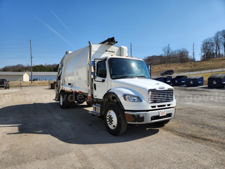 2011 Freightliner M2 Business Class w/ McNeilus 20 Yard Rear Load Body