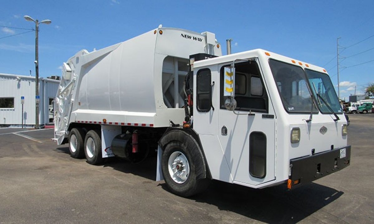 2010 CCC LET2 - 25 yard New Way Rear Loader Garbage Truck
