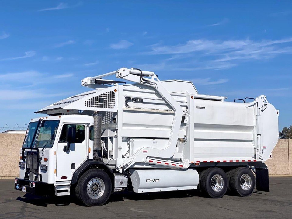 2015 Peterbilt 320 Dadee 40 YD CNG Front Load Garbage Truck