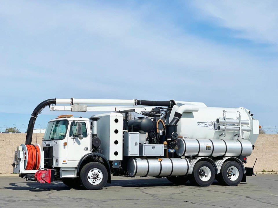 2007 Autocar Vactor 2110 PD CNG 10 YD Combo Sewer Truck