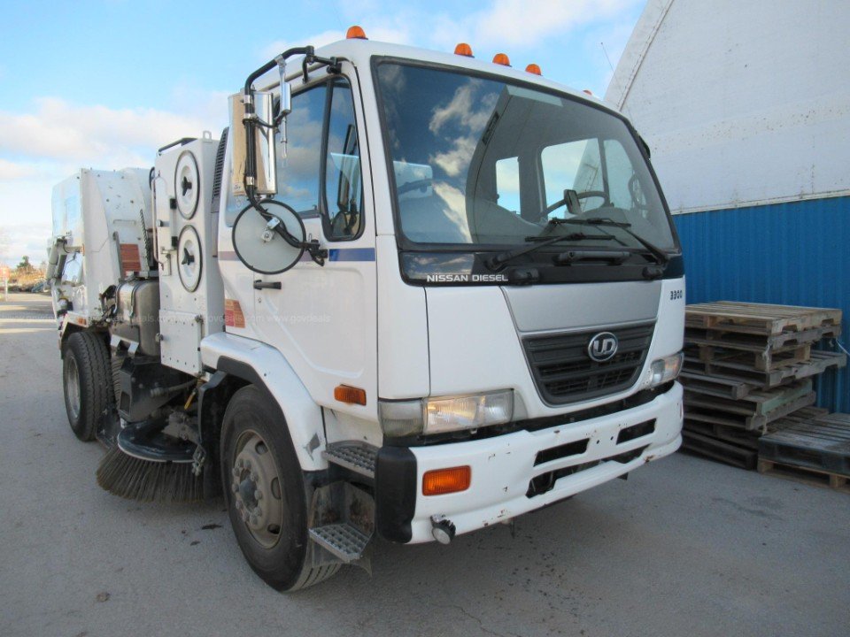 2010 Nissan UD3000 TYMCO DST-6 Street Sweeper