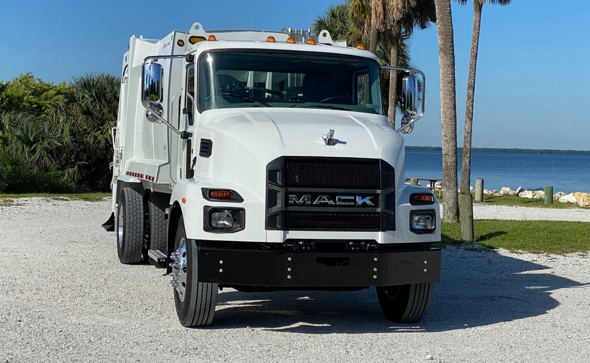 2024 Mack MD6 - 13 yd Pac Mac Rear Loader Garbage Truck