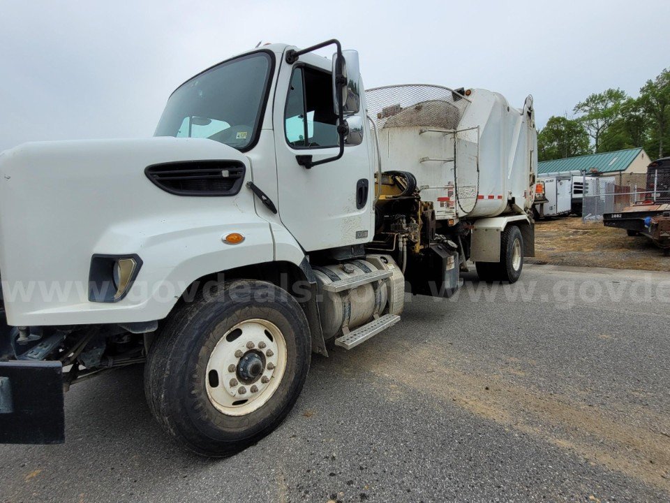 2014 Freightliner 108SD Heil Side Load Automated Refuse Truck