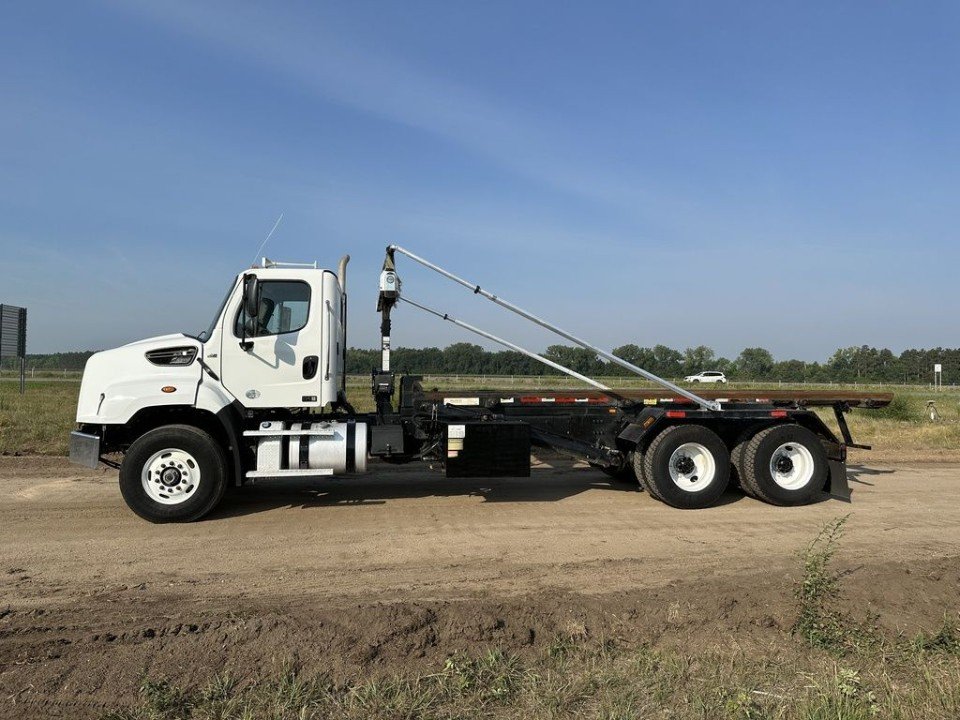 2018 Freightliner 114SD Container Hoist Roll Off
