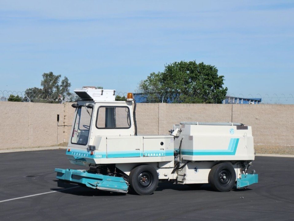 1999 Tennant 1550 SRS Large-Area Industrial Rider Scrubber