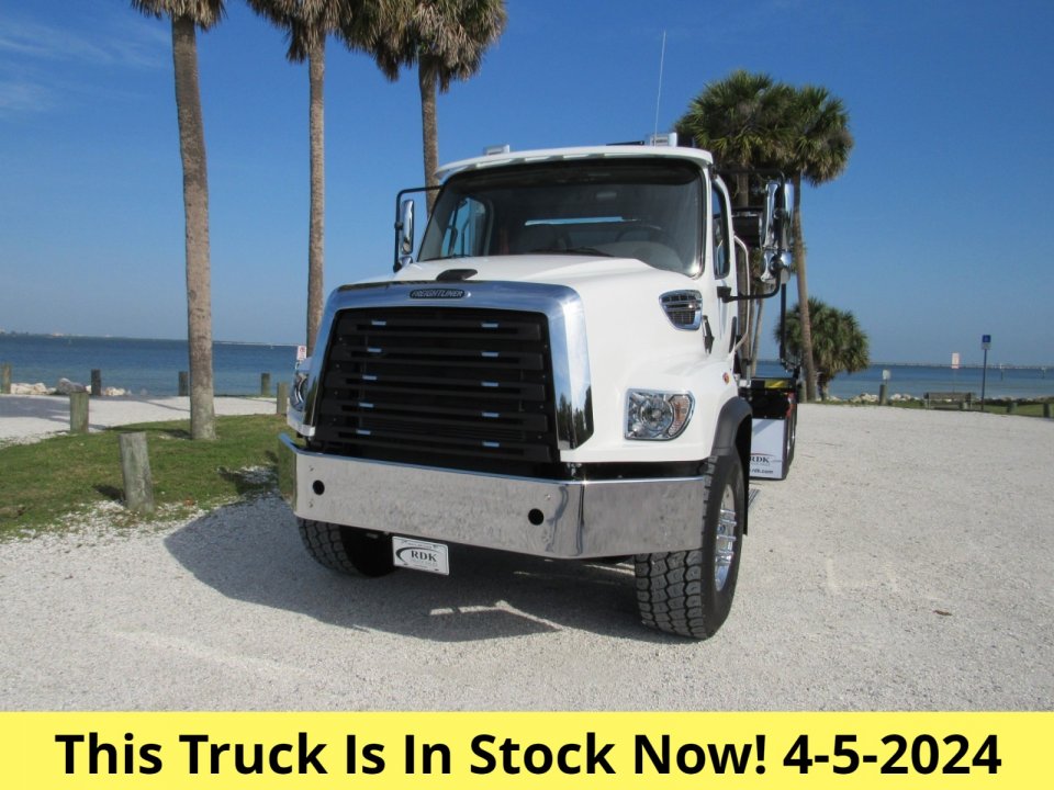 2024 Freightliner 114SD - 60000 lbs Pac Mac Roll Off Truck