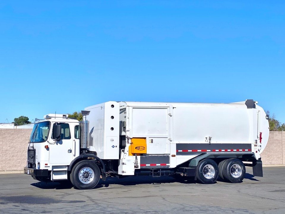2014 Autocar CNG Labrie Expert 2000 31 YD ASL Garbage Truck