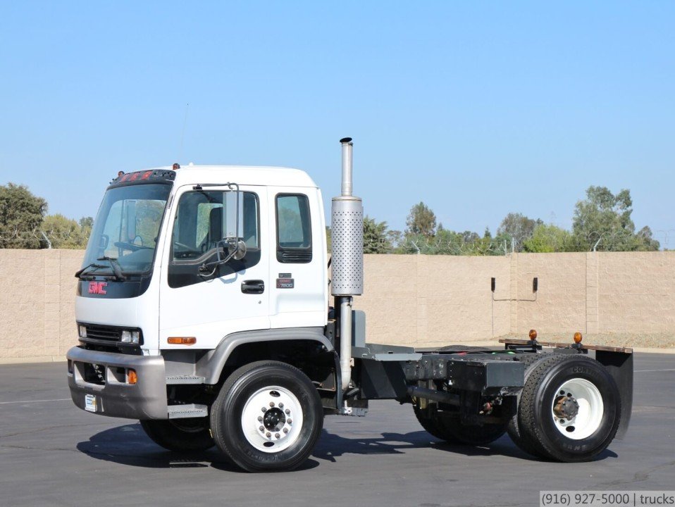 2004 GMC T7500 Dual Steering Cab & Chassis