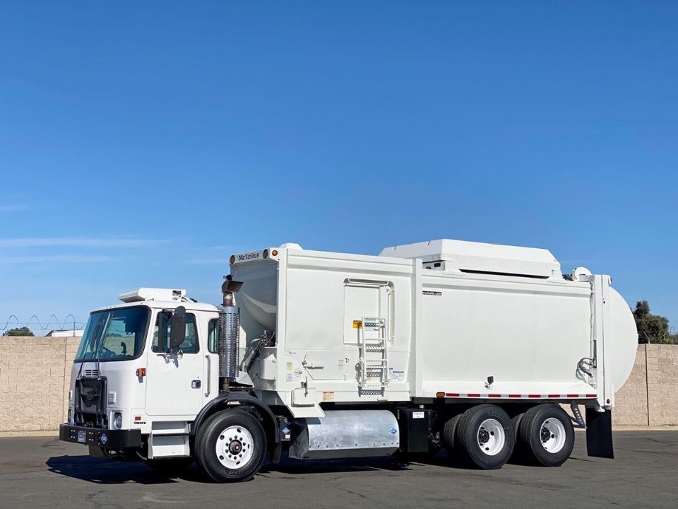2015 Autocar Xpeditor McNeilus CNG 35 YD ASL Garbage Truck