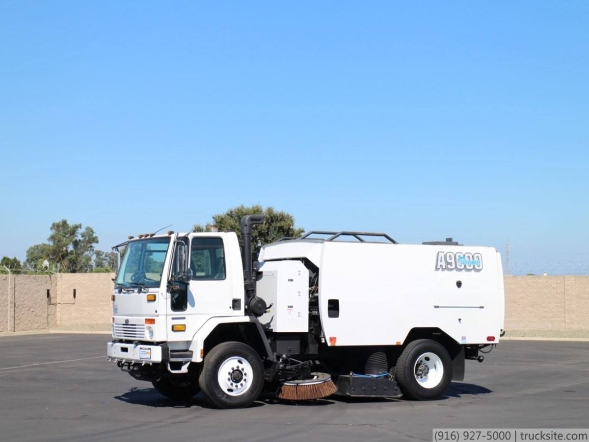 2006 Sterling Schwarze A9000 CNG Air Street Sweeper